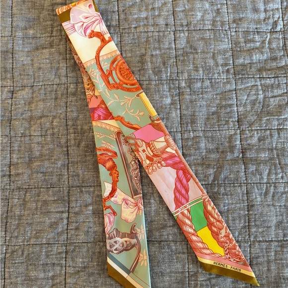 HERMES Twilly 100% Silk - Picture 3 of 6